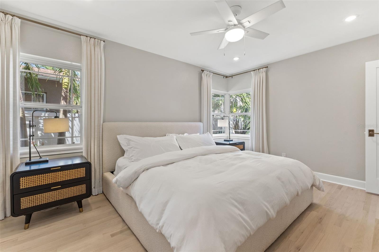 Image 21 of 54 For 101 27th Avenue N