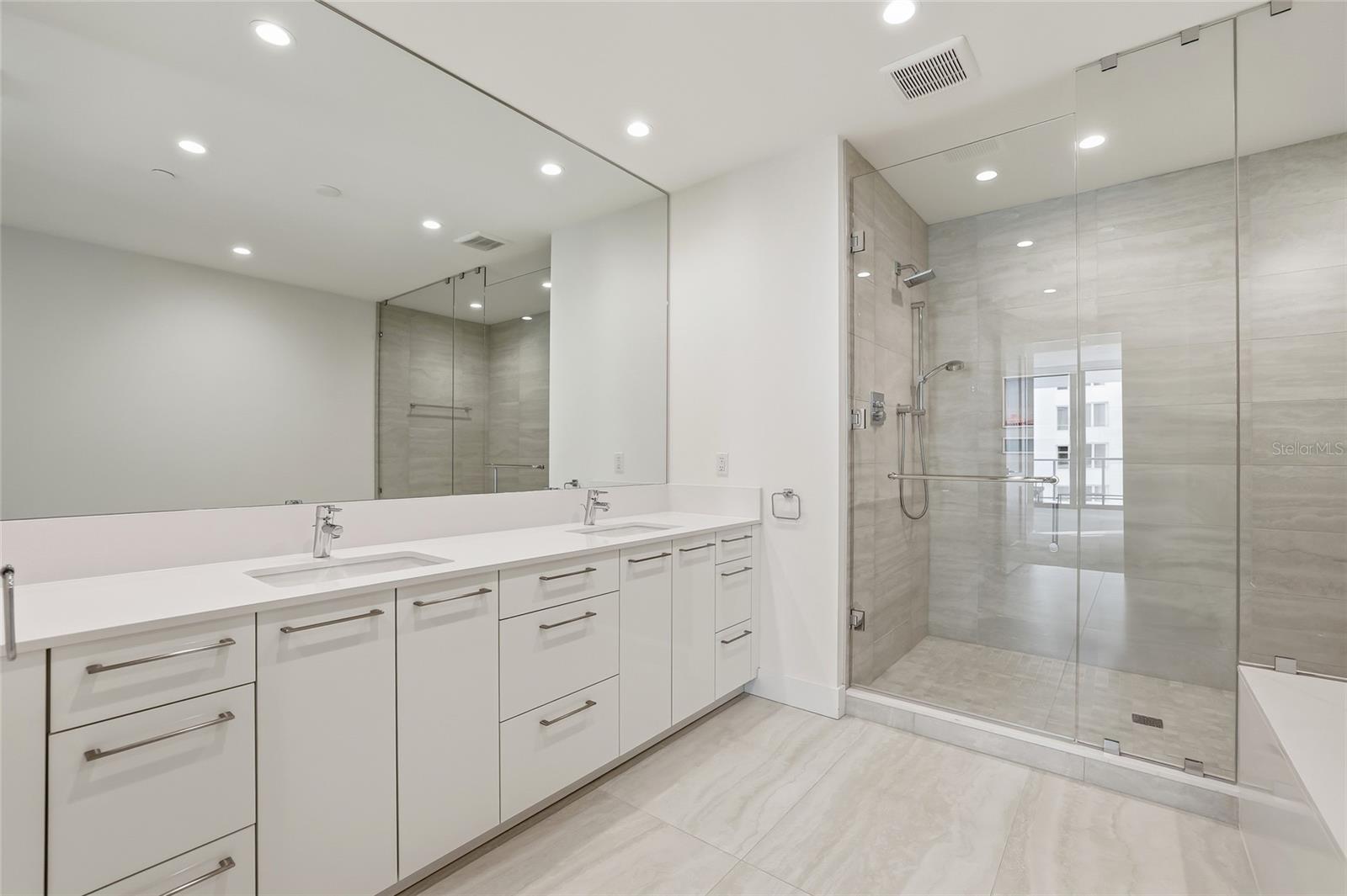 Image 50 of 65 For 301 1st Street S 807