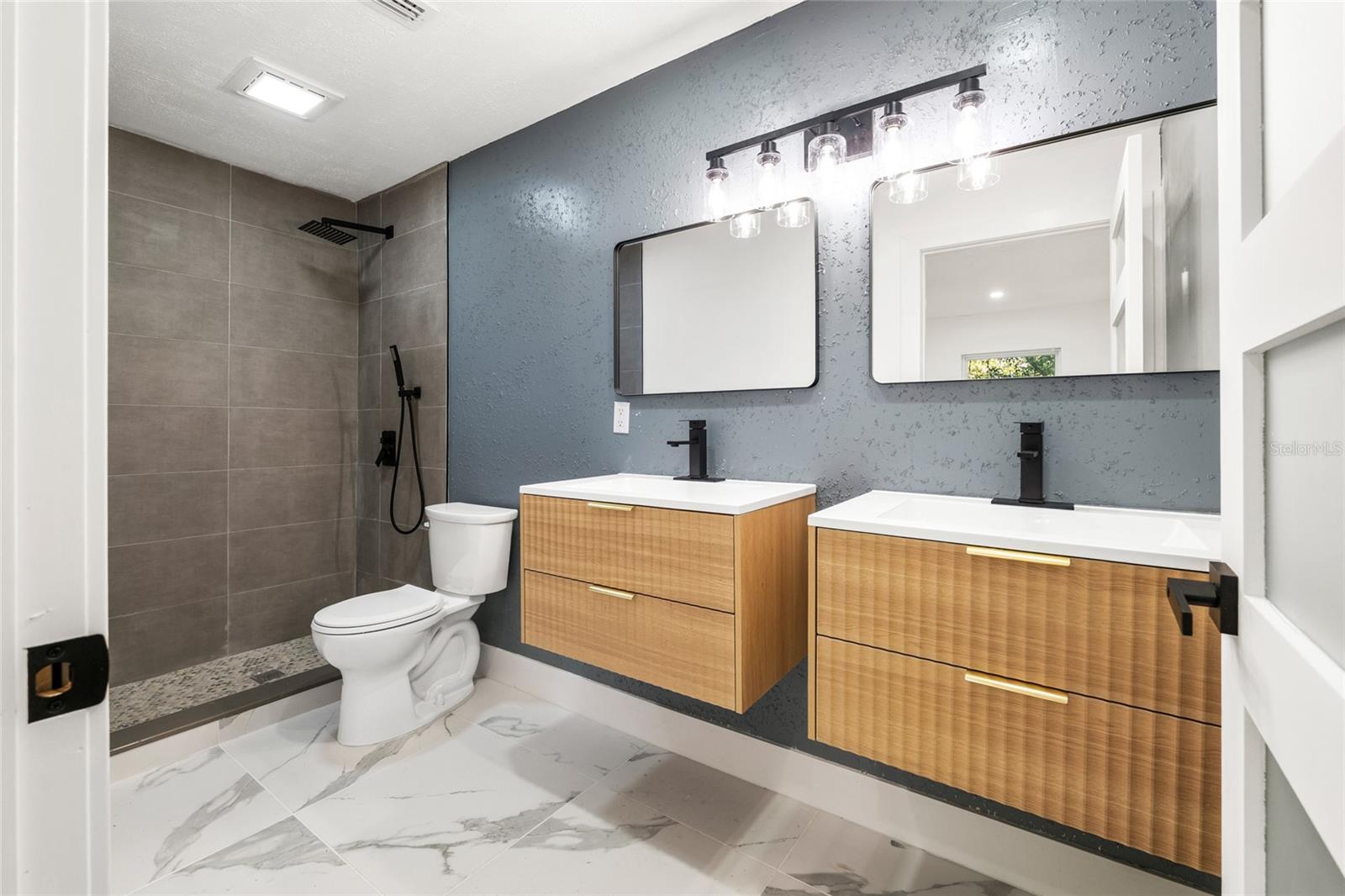 Image 13 of 39 For 8807 Overlook Drive