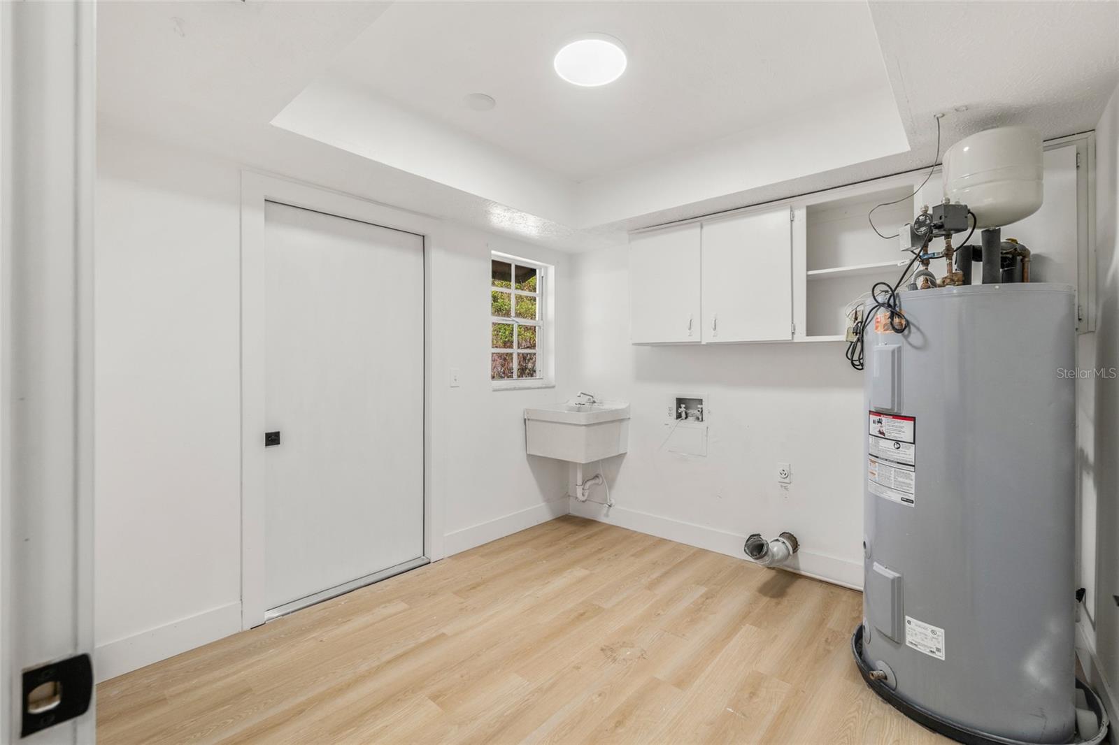 Image 7 of 39 For 8807 Overlook Drive