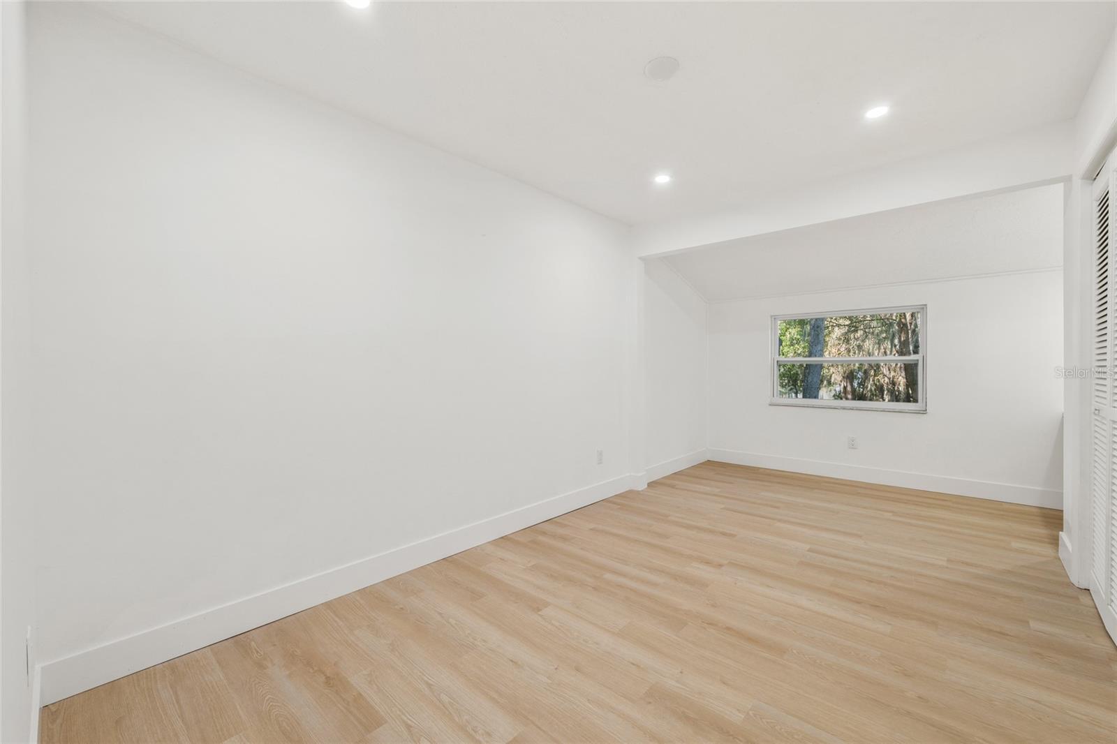 Image 9 of 39 For 8807 Overlook Drive