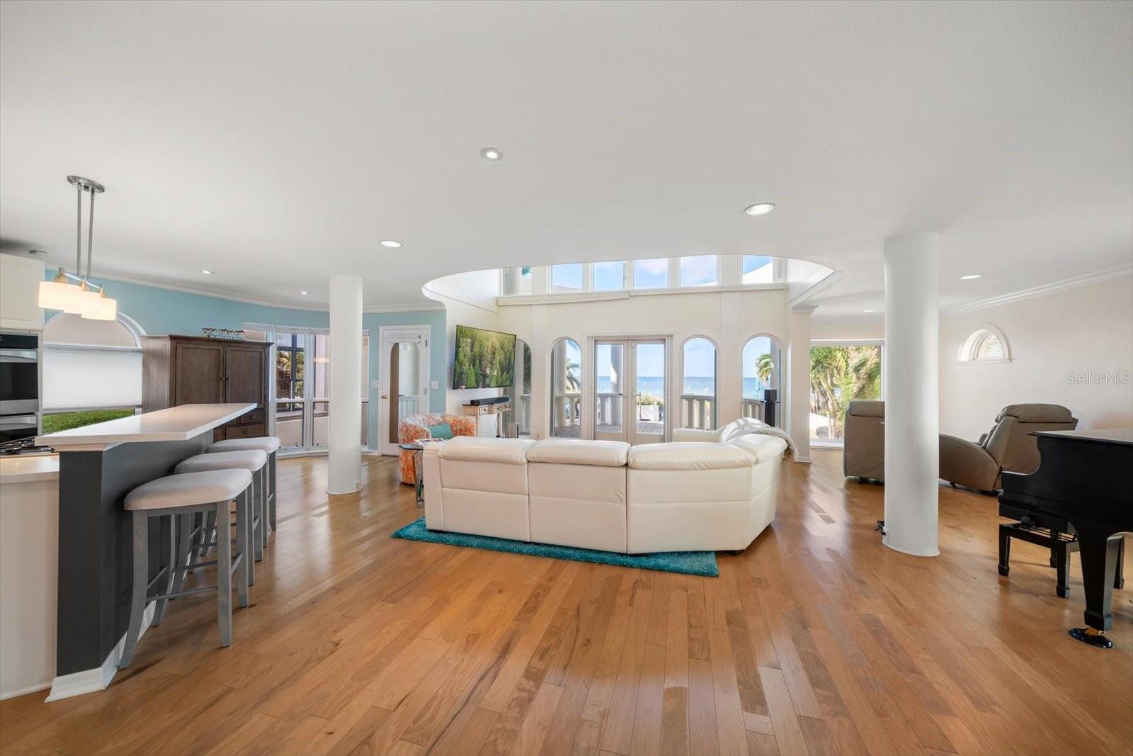 Image 17 of 73 For 15564 Gulf Boulevard