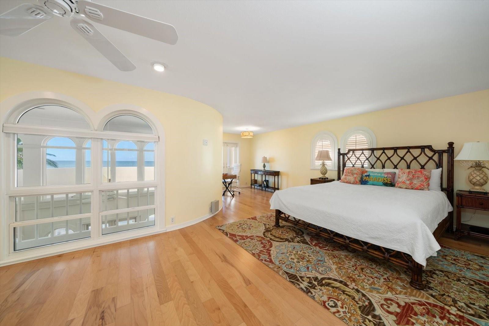 Image 26 of 73 For 15564 Gulf Boulevard