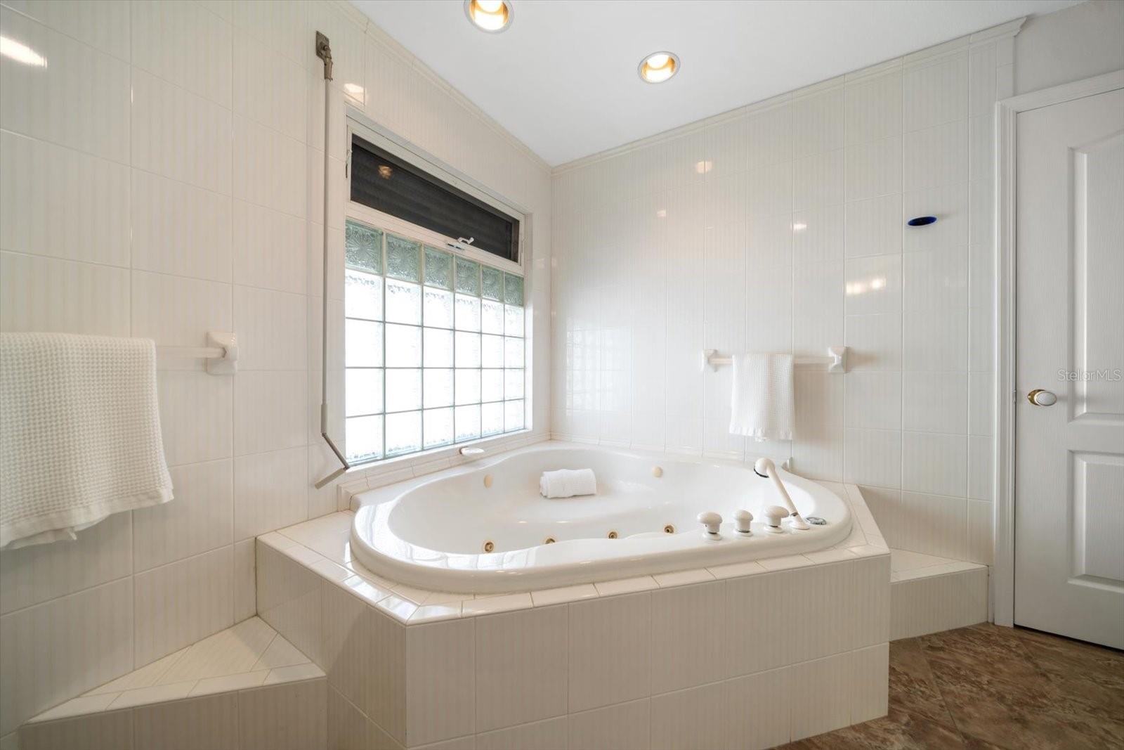 Image 35 of 73 For 15564 Gulf Boulevard