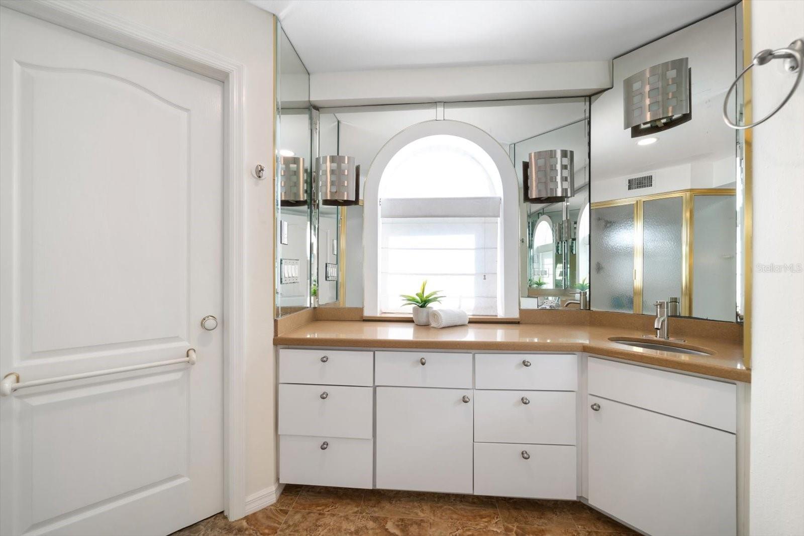 Image 36 of 73 For 15564 Gulf Boulevard