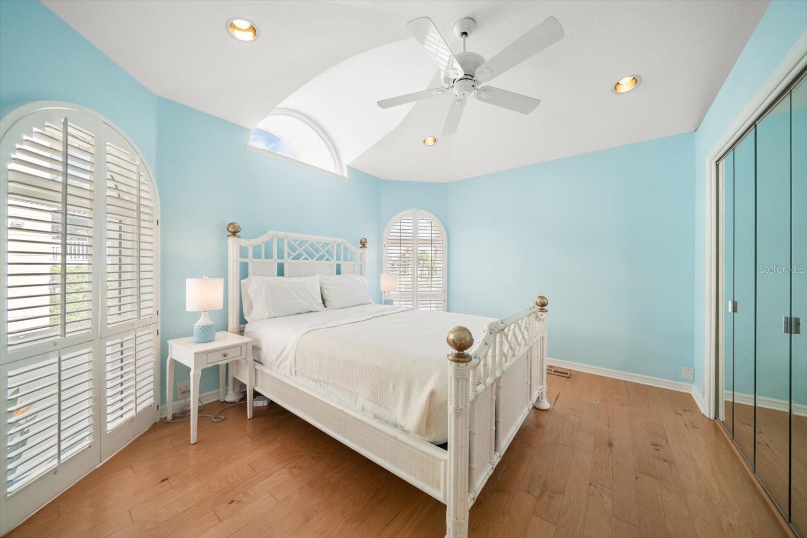 Image 46 of 73 For 15564 Gulf Boulevard