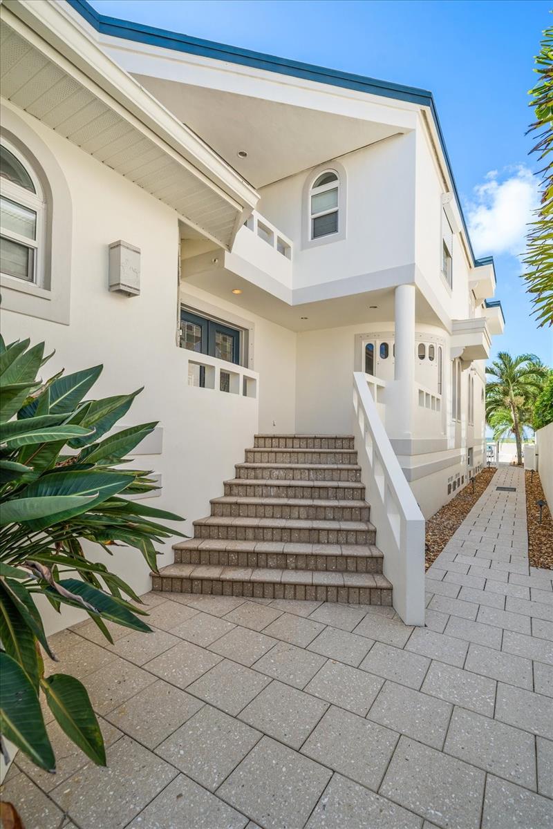 Image 6 of 73 For 15564 Gulf Boulevard