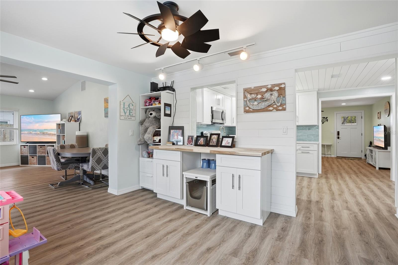 Image 11 of 41 For 921 Deville Drive E