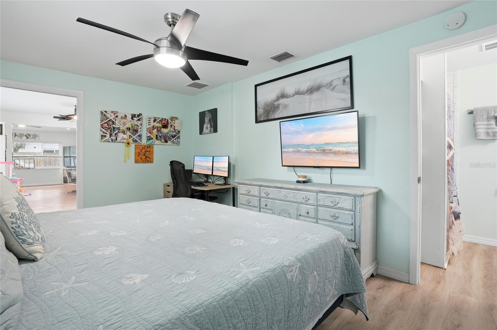 Image 17 of 41 For 921 Deville Drive E