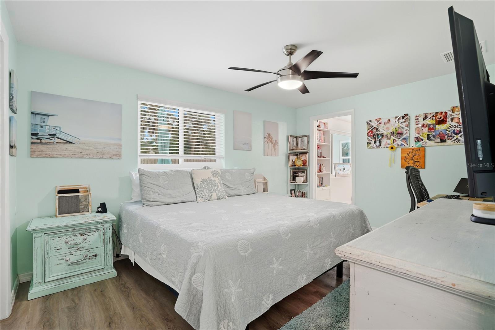 Image 18 of 41 For 921 Deville Drive E