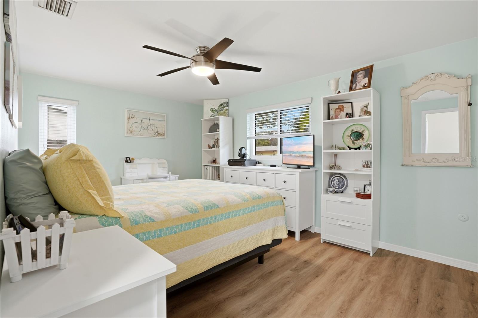 Image 20 of 41 For 921 Deville Drive E