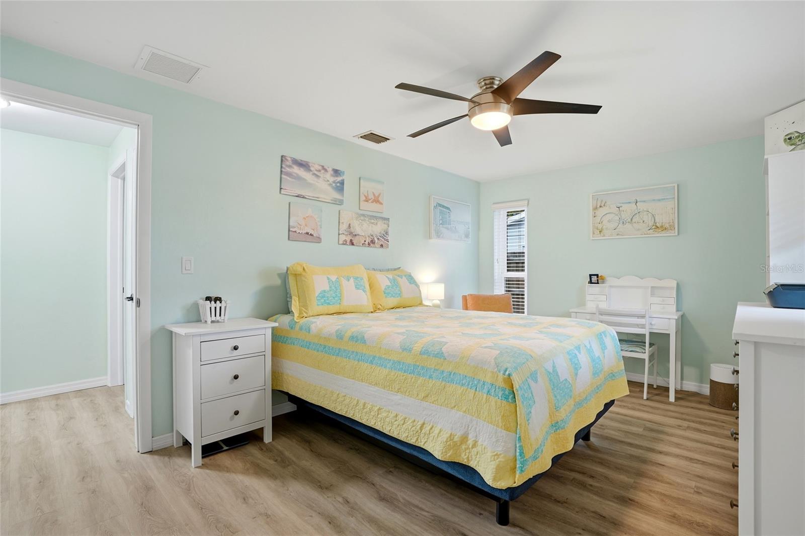 Image 21 of 41 For 921 Deville Drive E