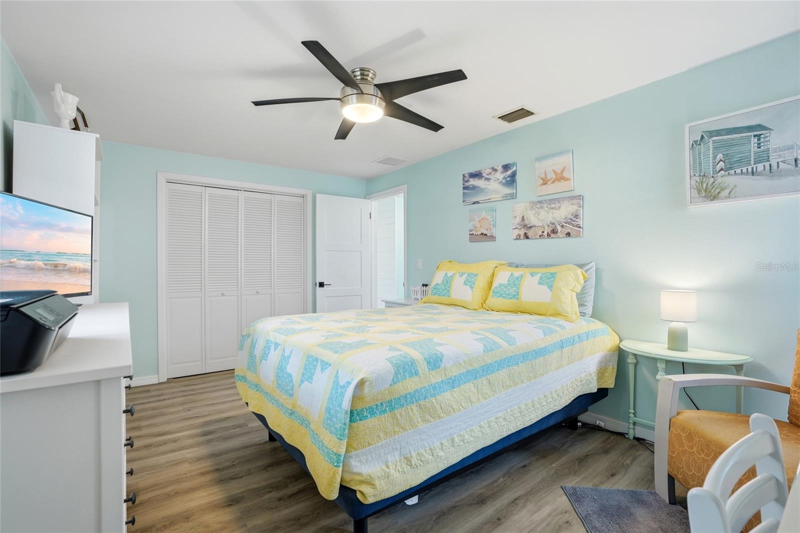 Image 22 of 41 For 921 Deville Drive E