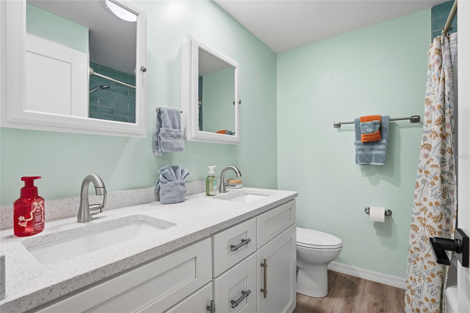 Image 23 of 41 For 921 Deville Drive E