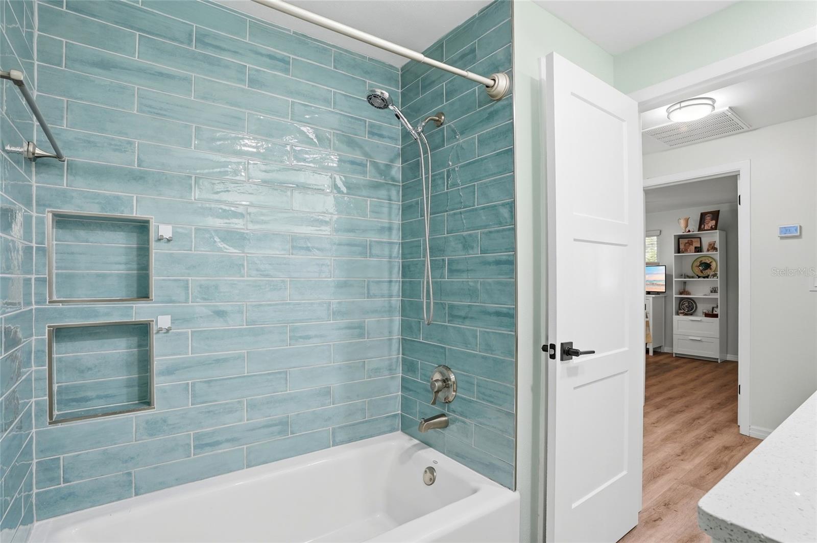 Image 24 of 41 For 921 Deville Drive E