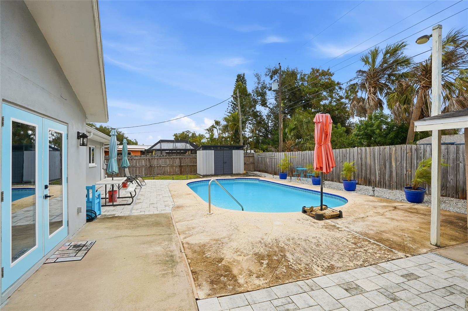 Image 27 of 41 For 921 Deville Drive E