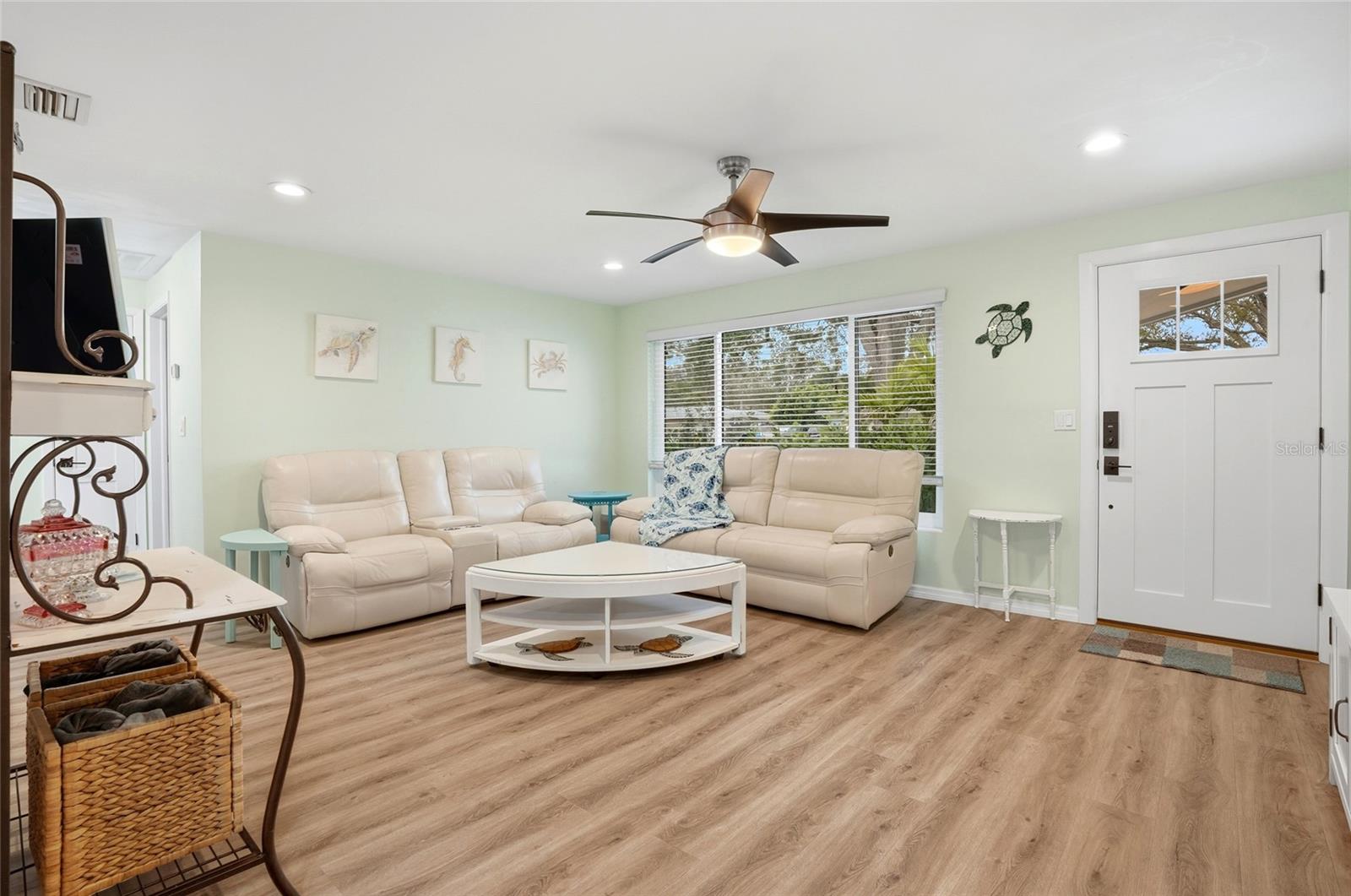 Image 3 of 41 For 921 Deville Drive E