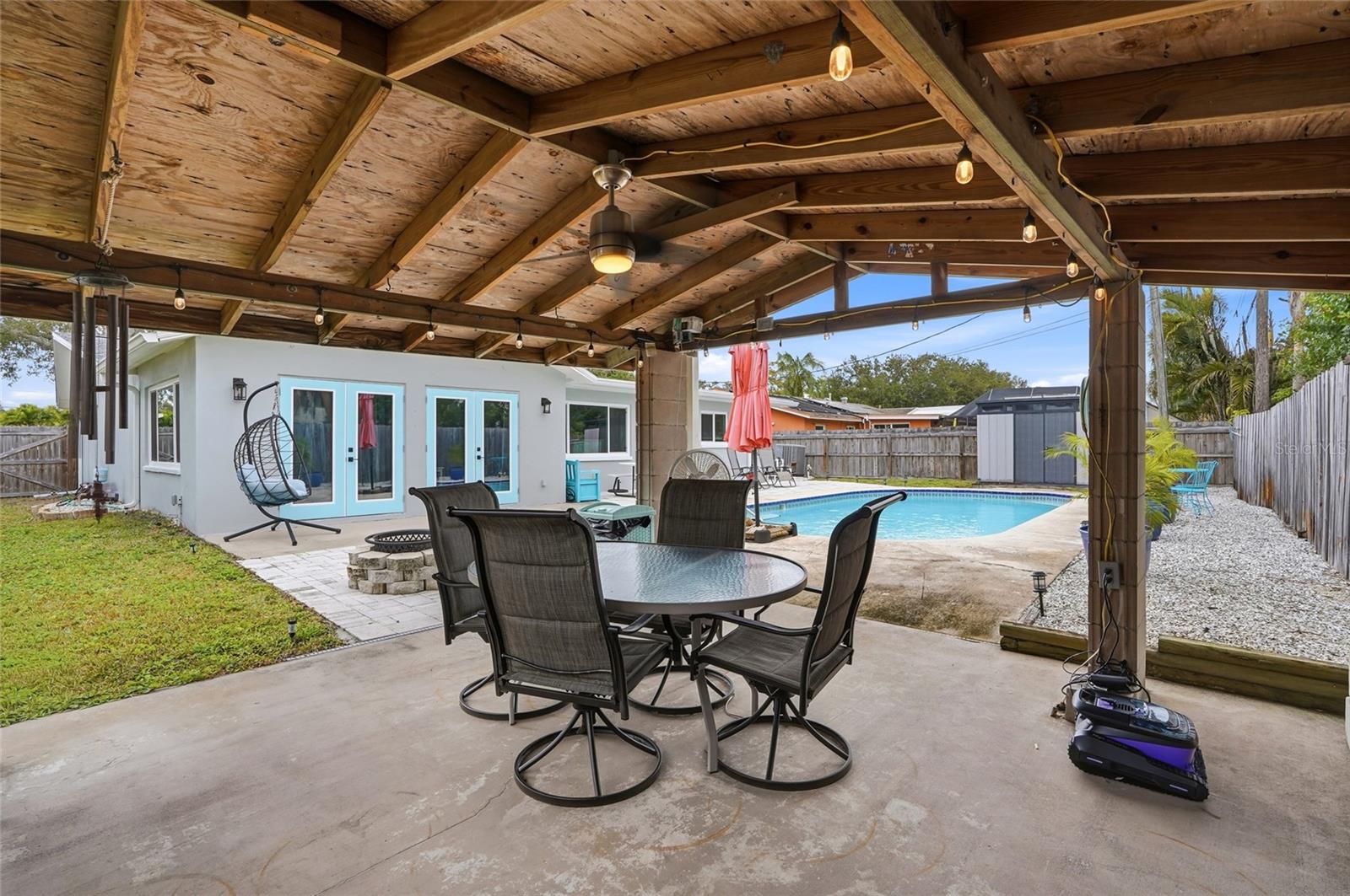 Image 31 of 41 For 921 Deville Drive E