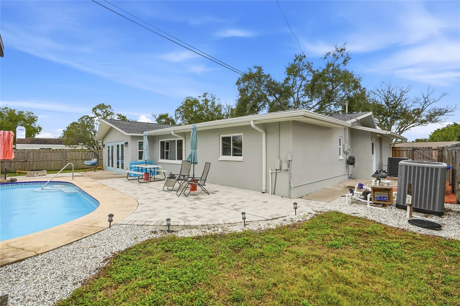 Image 32 of 41 For 921 Deville Drive E