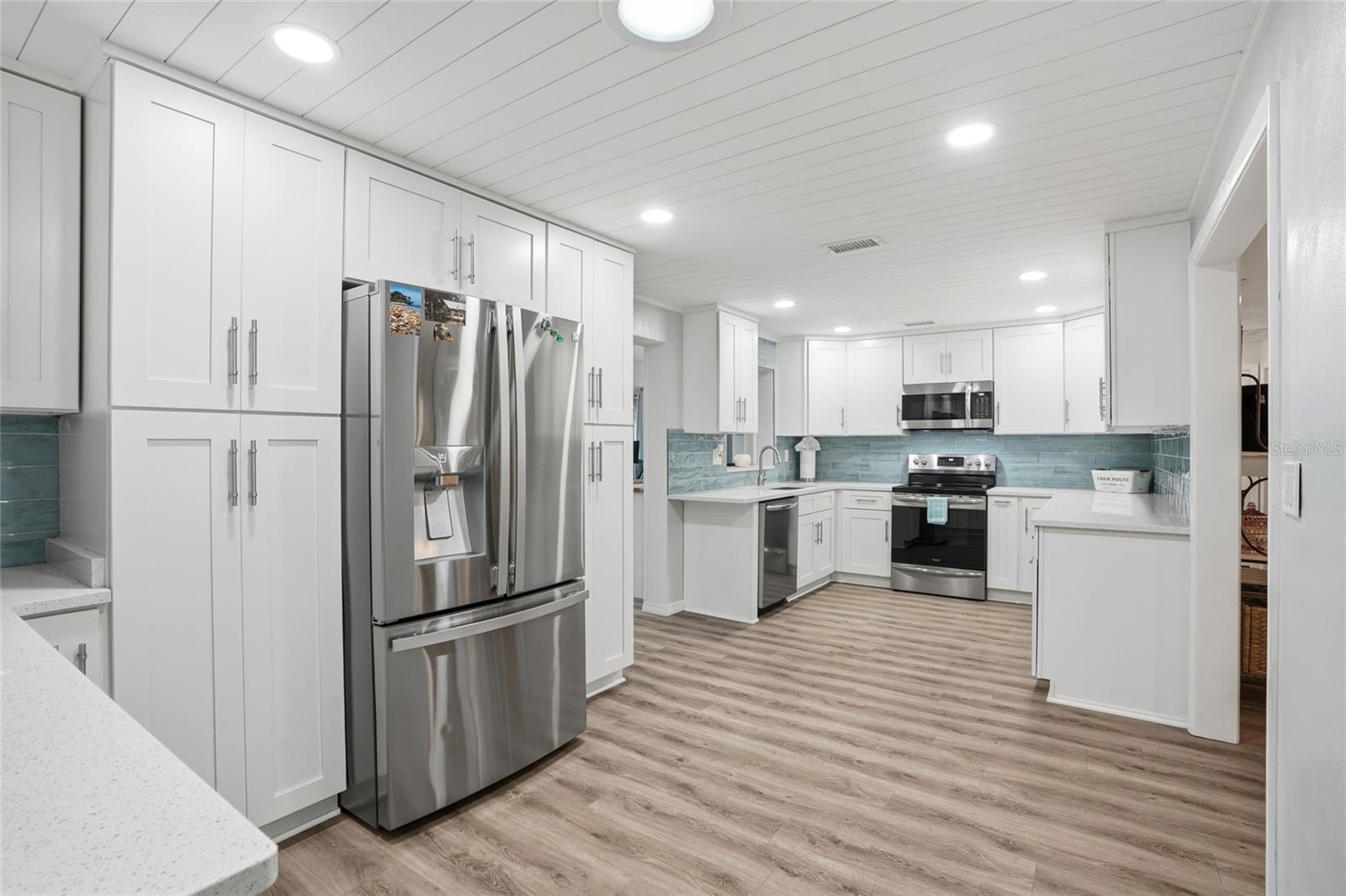 Image 6 of 41 For 921 Deville Drive E