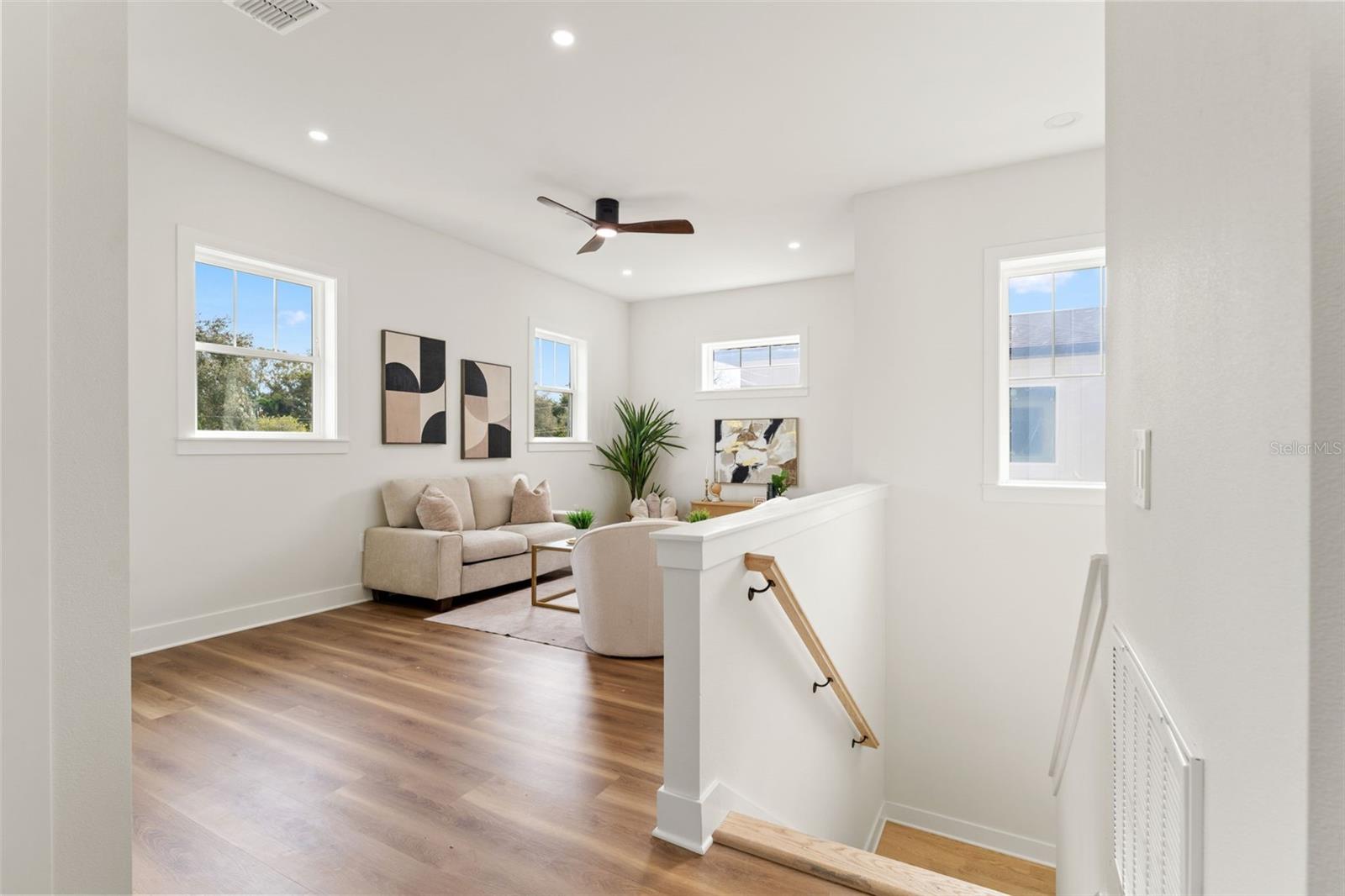 Image 22 of 51 For 10164 Hodson Place