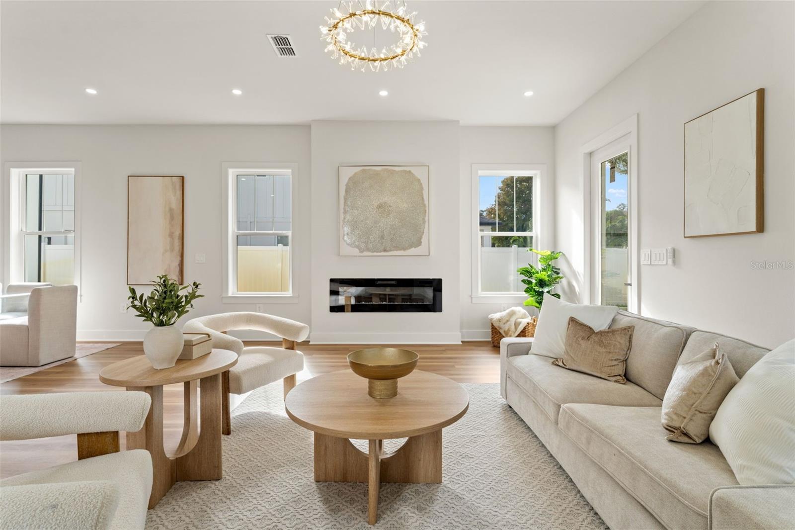 Image 3 of 51 For 10164 Hodson Place