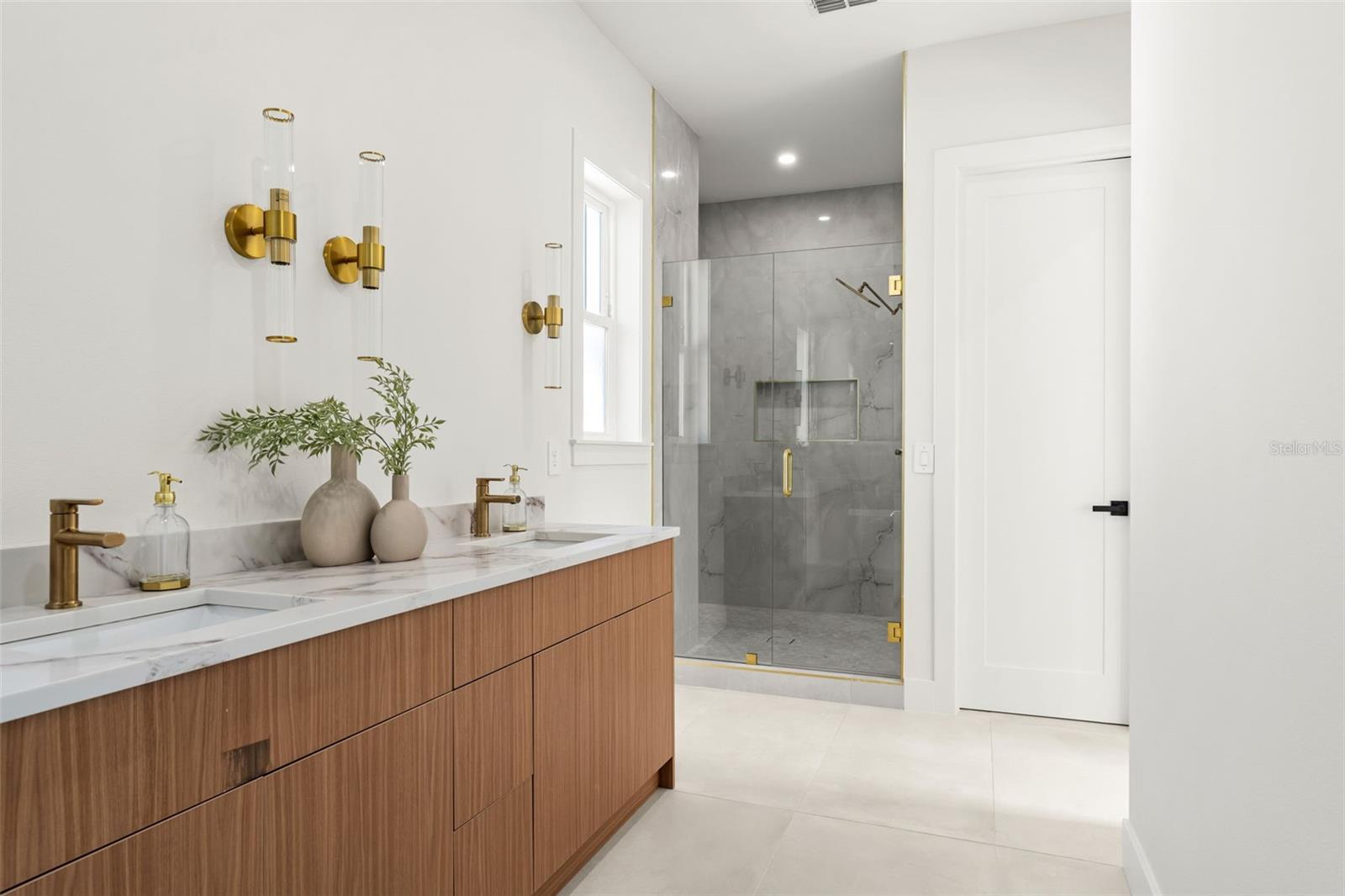 Image 30 of 51 For 10164 Hodson Place