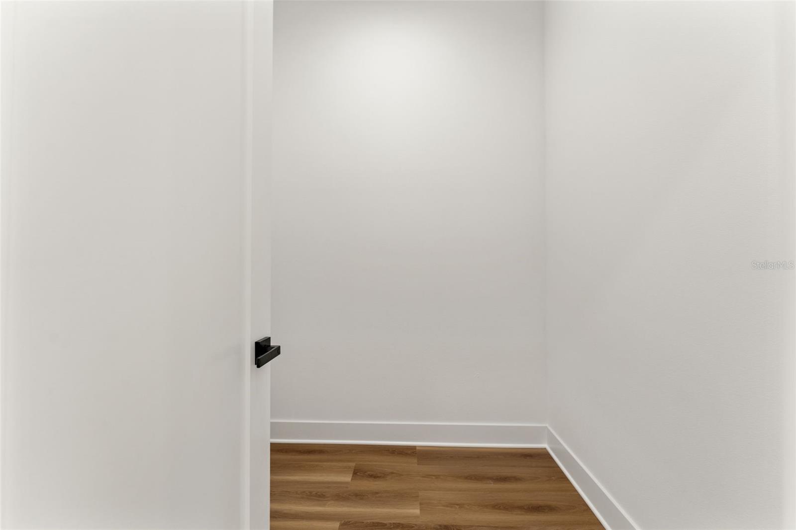 Image 33 of 51 For 10164 Hodson Place