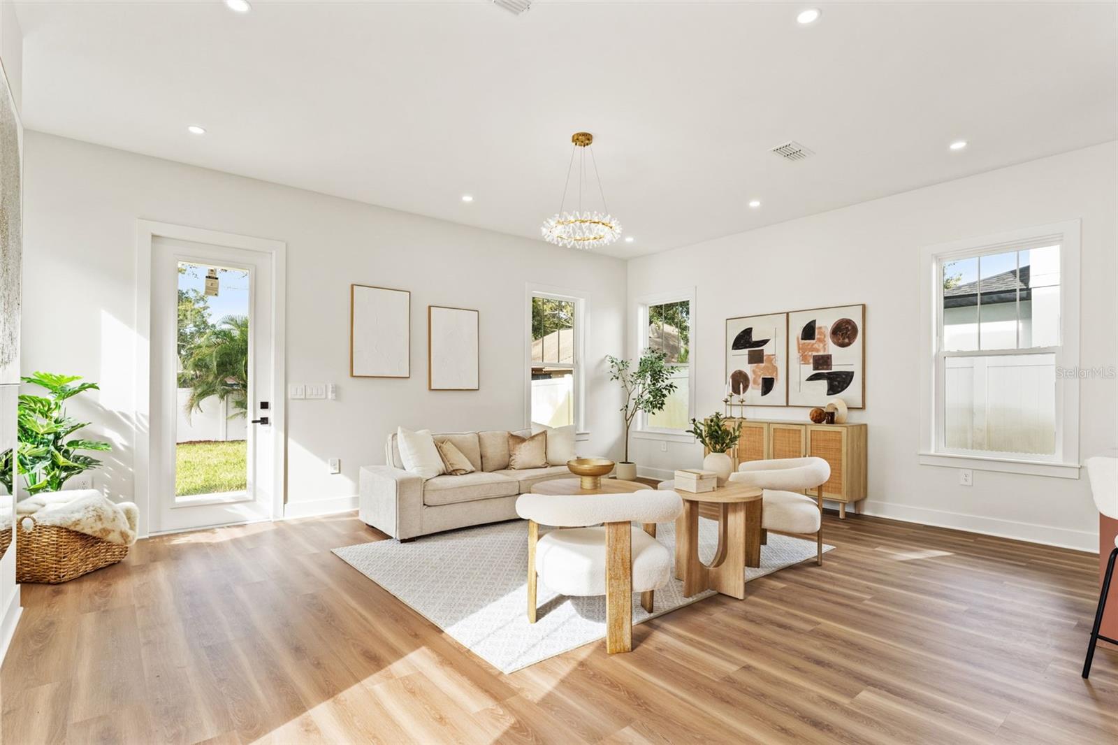 Image 5 of 51 For 10164 Hodson Place