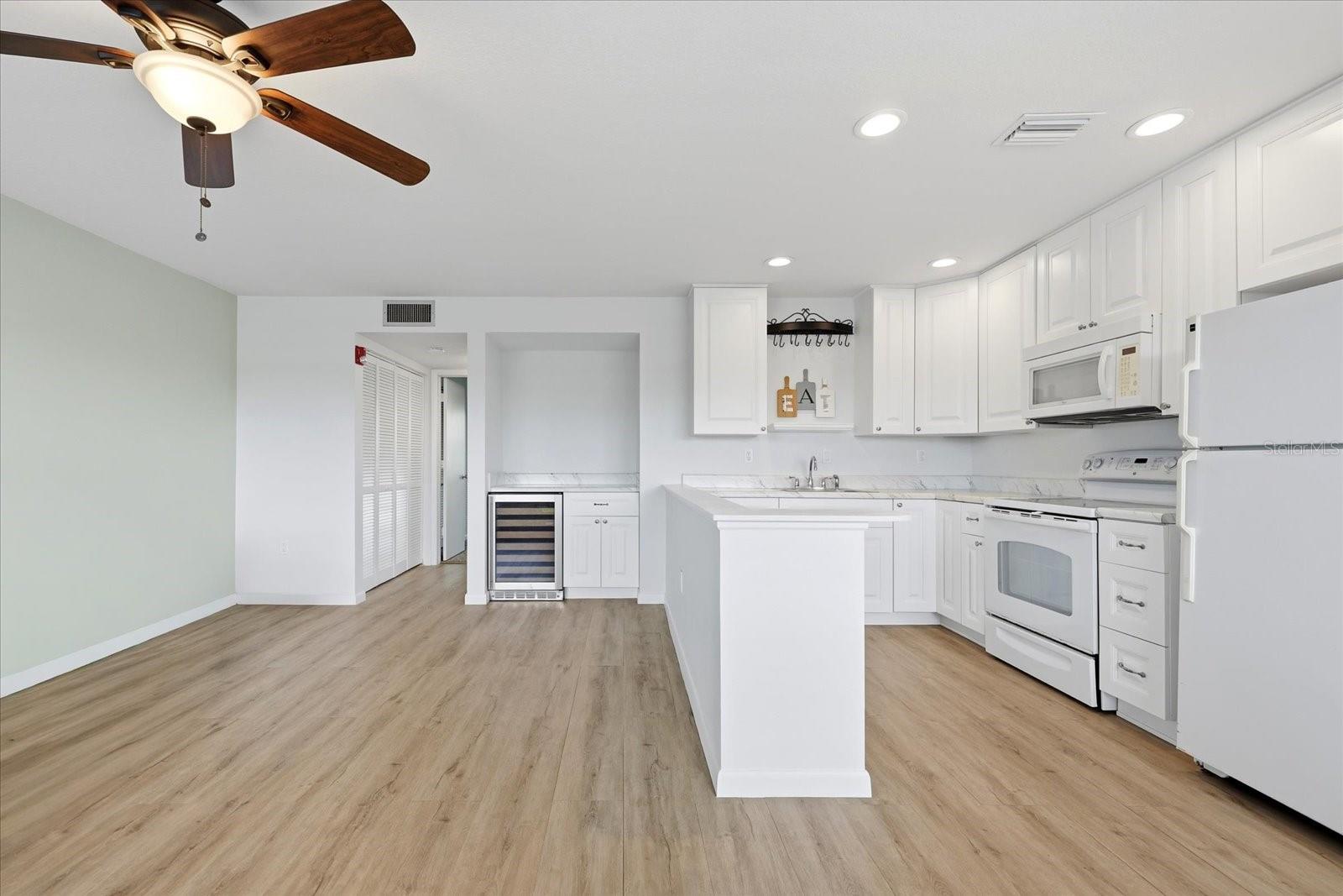 Image 3 of 23 For 1001 77th Avenue N 307