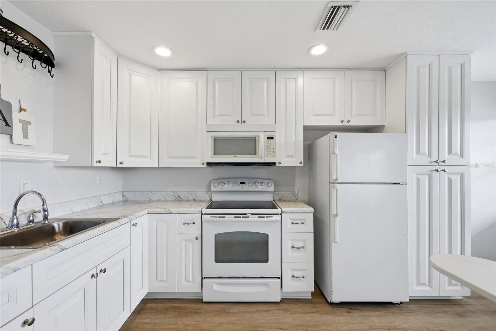 Image 7 of 23 For 1001 77th Avenue N 307