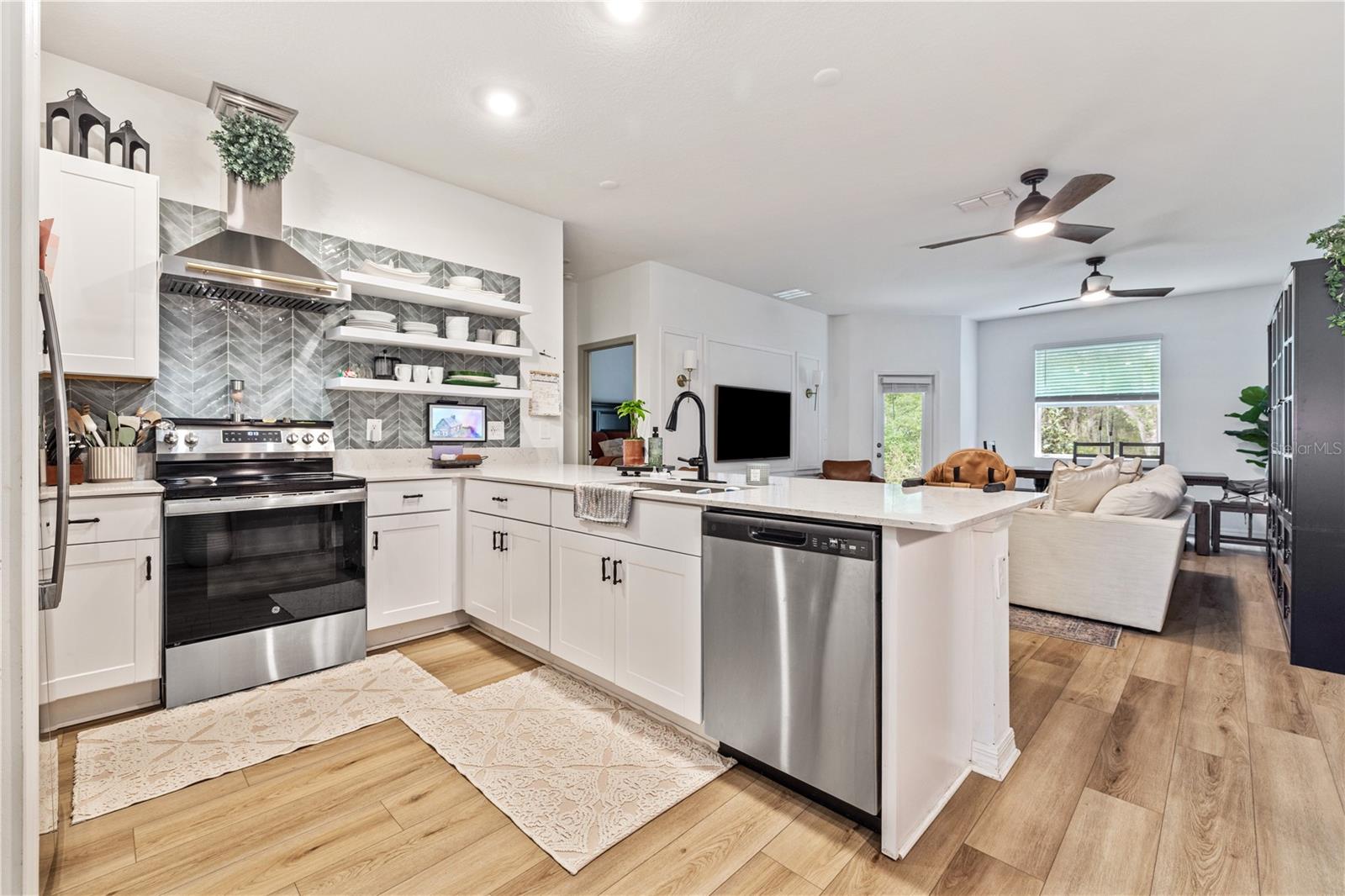 Image 6 of 29 For 10070 Trumpet Honeysuckle Way