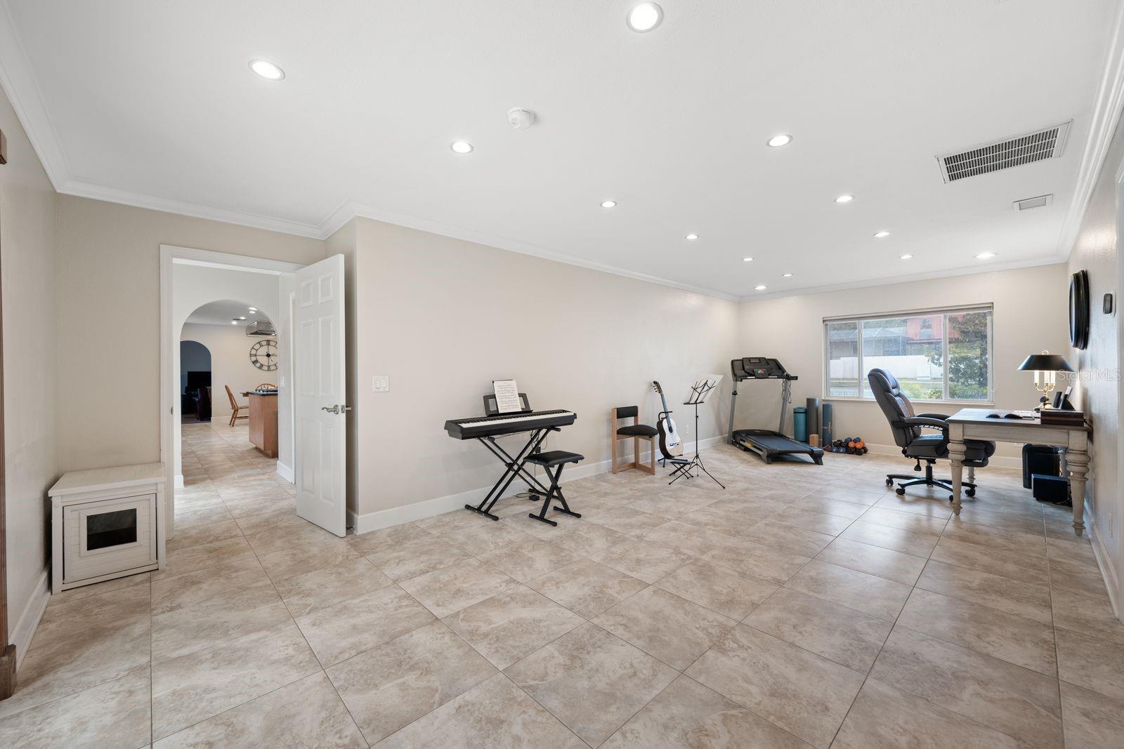 Image 39 of 84 For 1813 Riverhills Drive