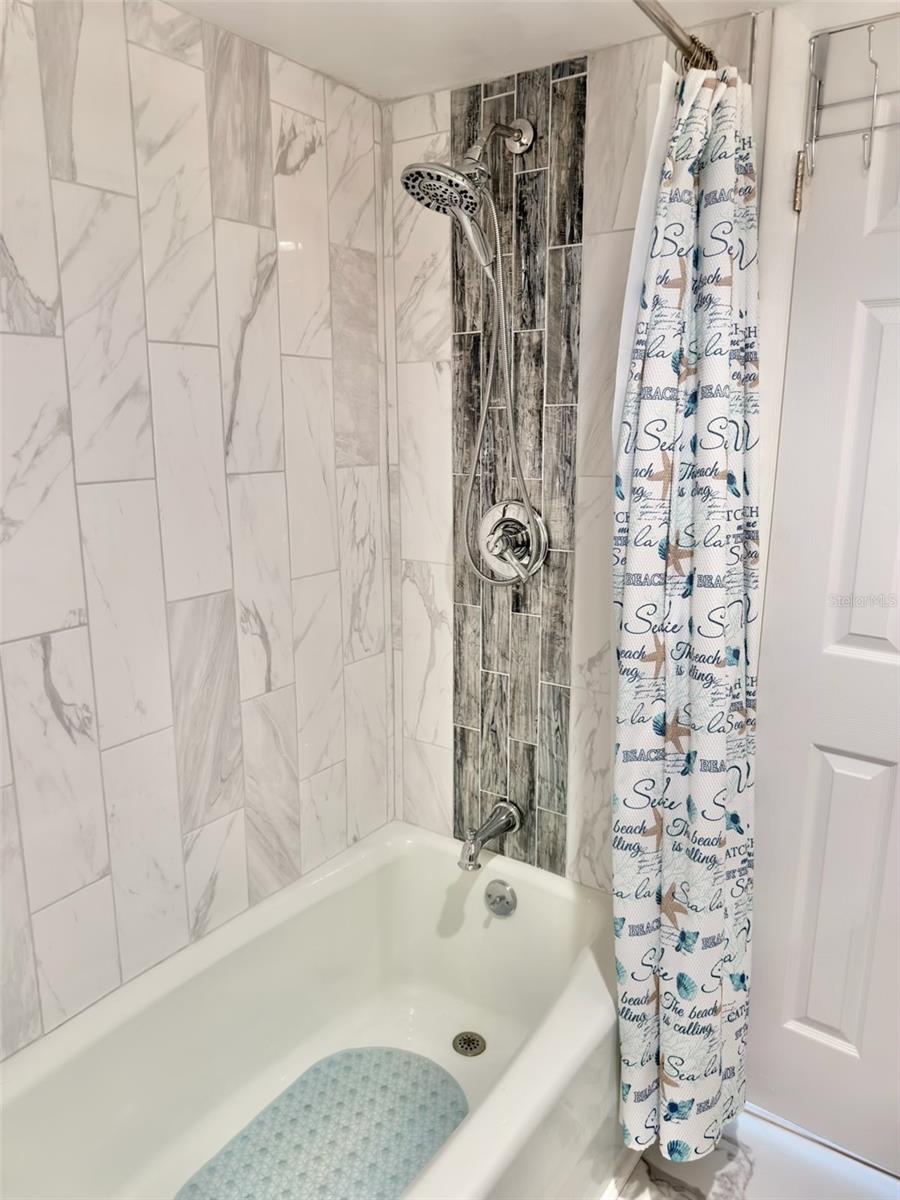 Image 25 of 56 For 1380 Gulf Boulevard 805