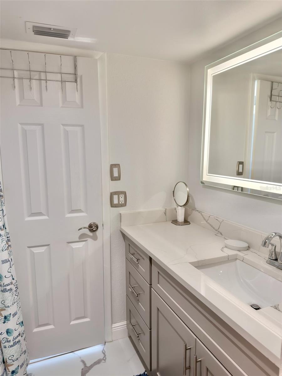 Image 28 of 56 For 1380 Gulf Boulevard 805