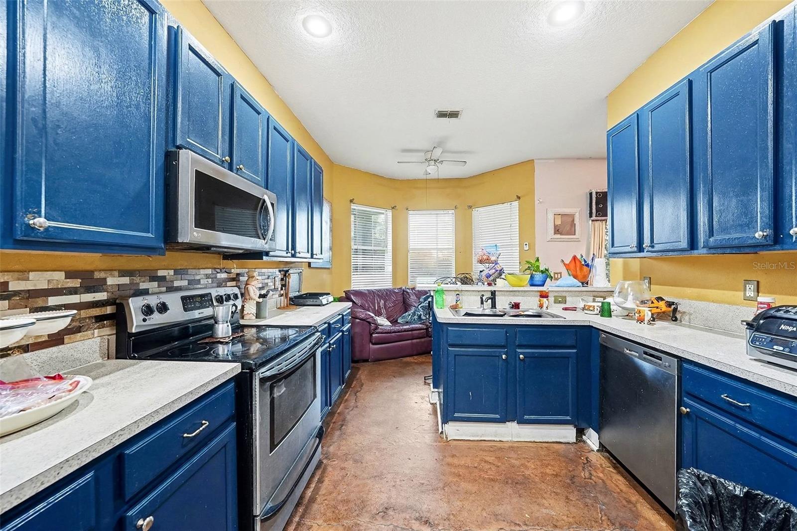 Listing photo id 7 for 37110 Highland Bluff Circle