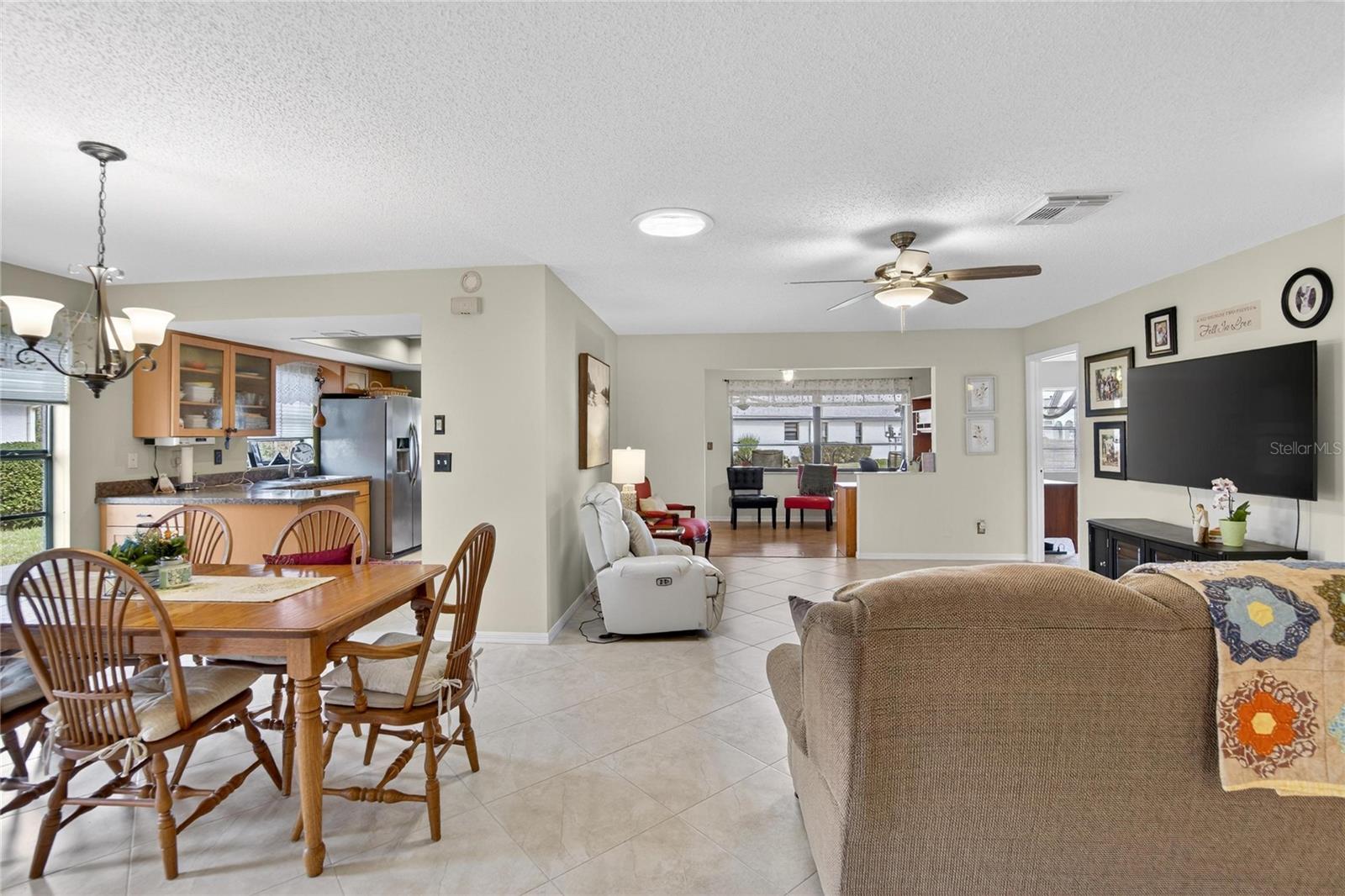 Image 18 of 53 For 2003 Hartlebury Way 432