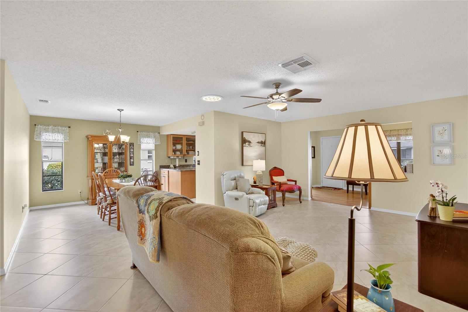 Image 20 of 53 For 2003 Hartlebury Way 432