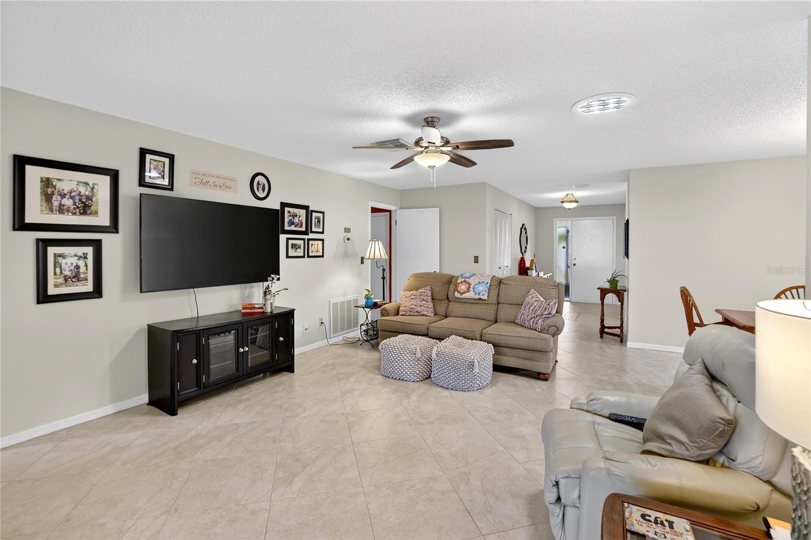 Image 21 of 53 For 2003 Hartlebury Way 432