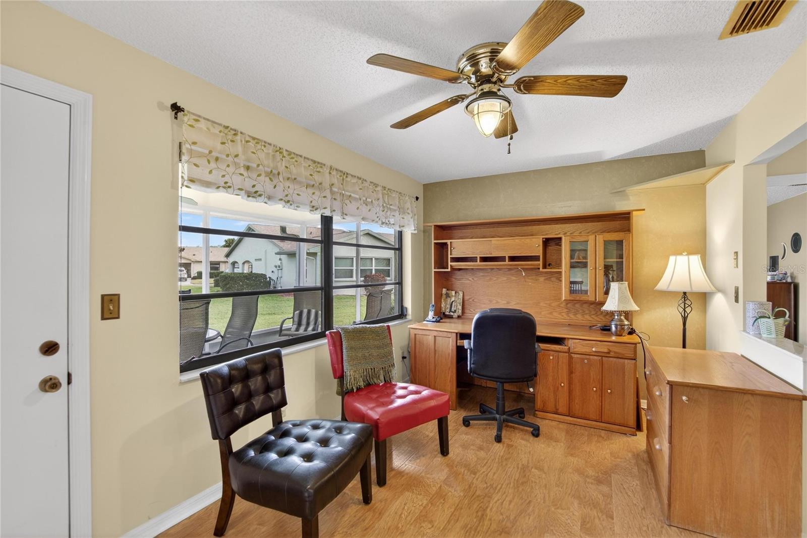 Image 33 of 53 For 2003 Hartlebury Way 432