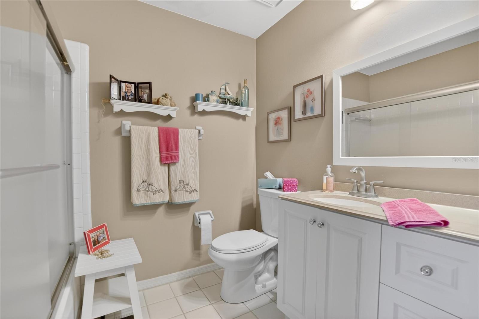 Image 40 of 53 For 2003 Hartlebury Way 432