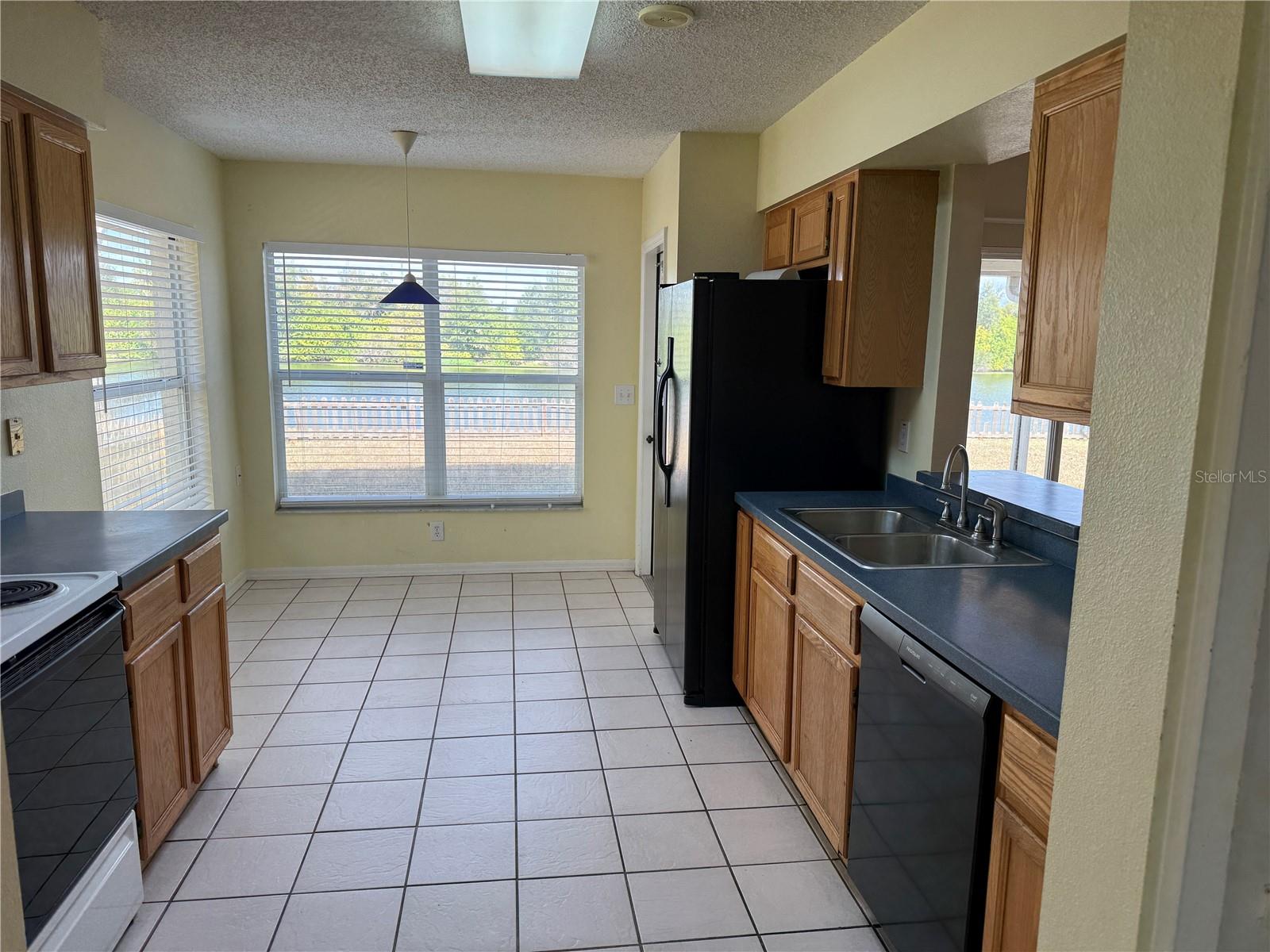 Image 5 of 12 For 728 Burlwood Street