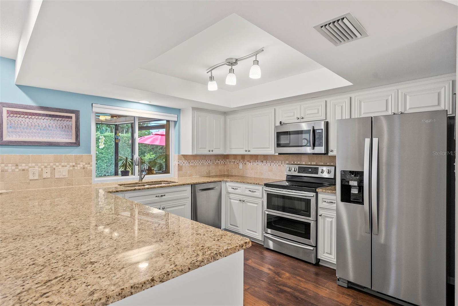 Image 10 of 82 For 2214 Davies Avenue