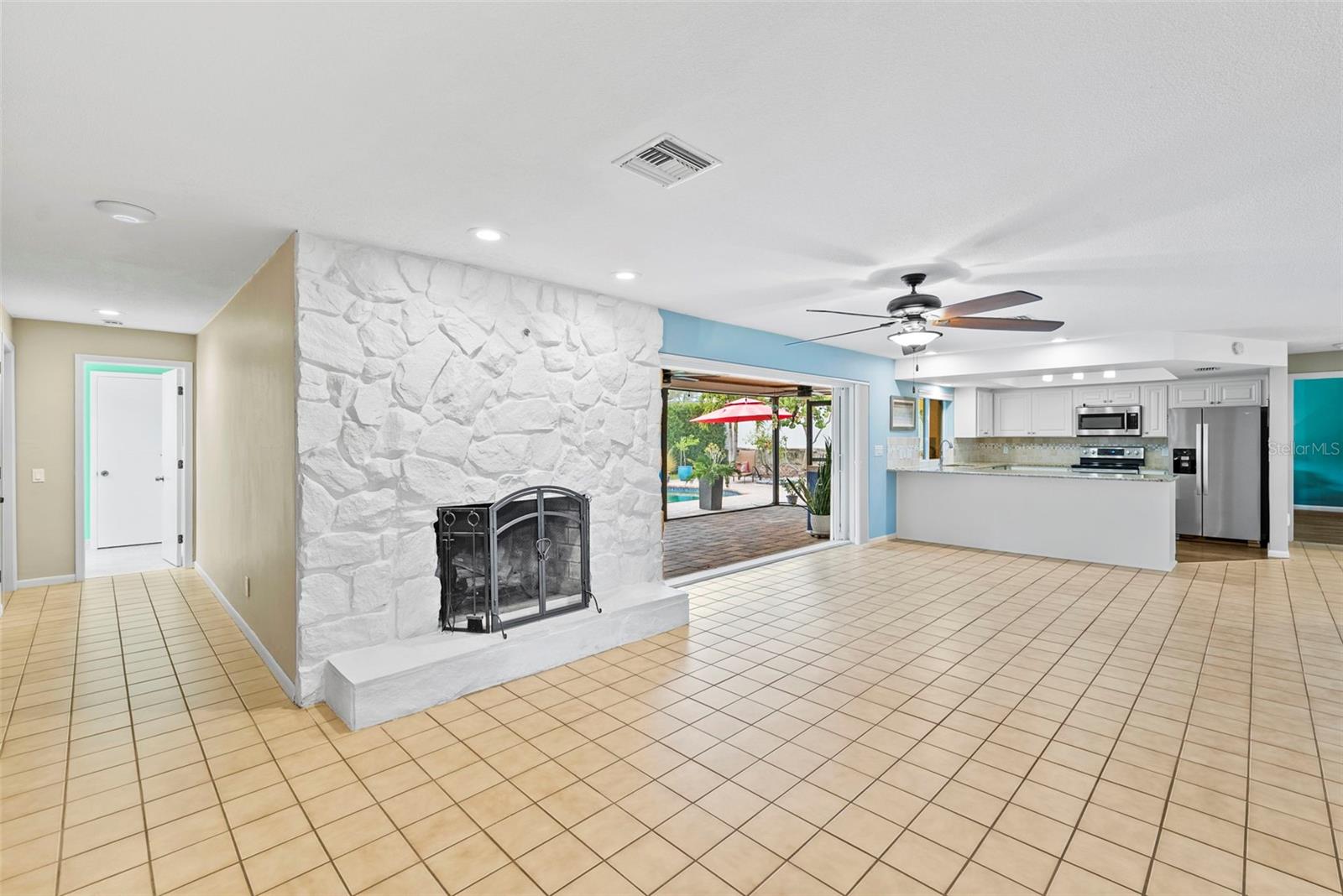 Image 15 of 82 For 2214 Davies Avenue