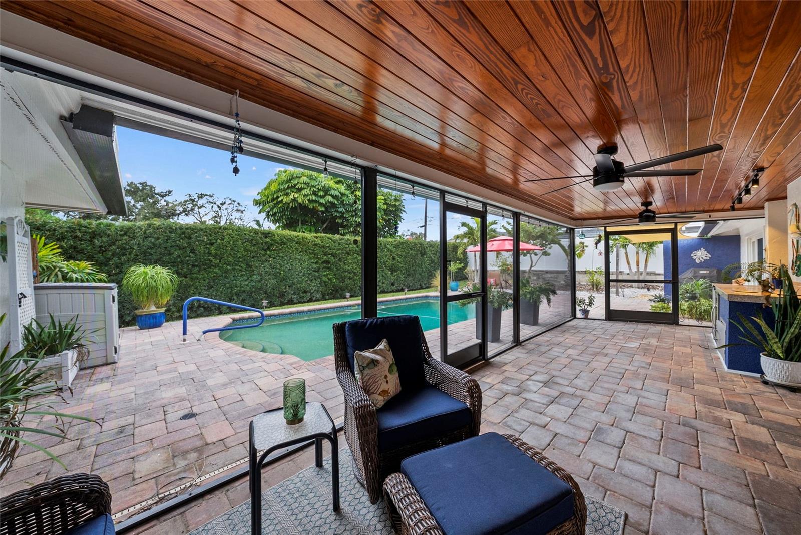 Image 17 of 82 For 2214 Davies Avenue