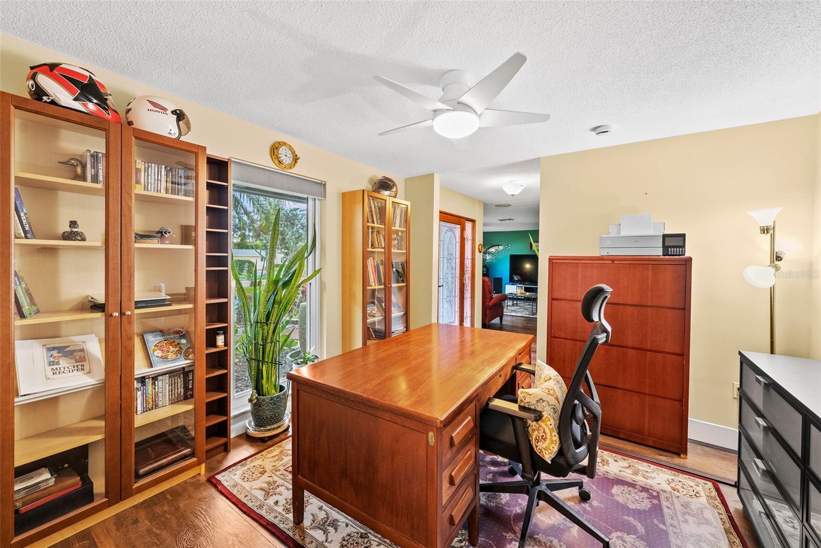 Image 19 of 82 For 2214 Davies Avenue