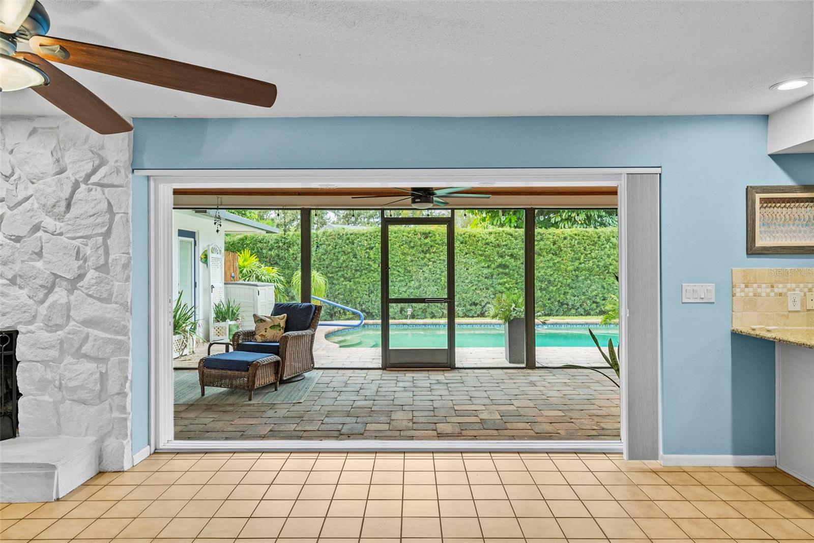 Image 20 of 82 For 2214 Davies Avenue