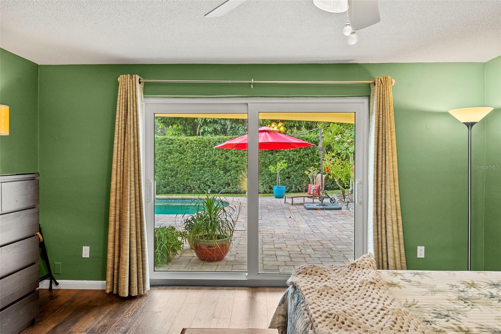 Image 22 of 82 For 2214 Davies Avenue