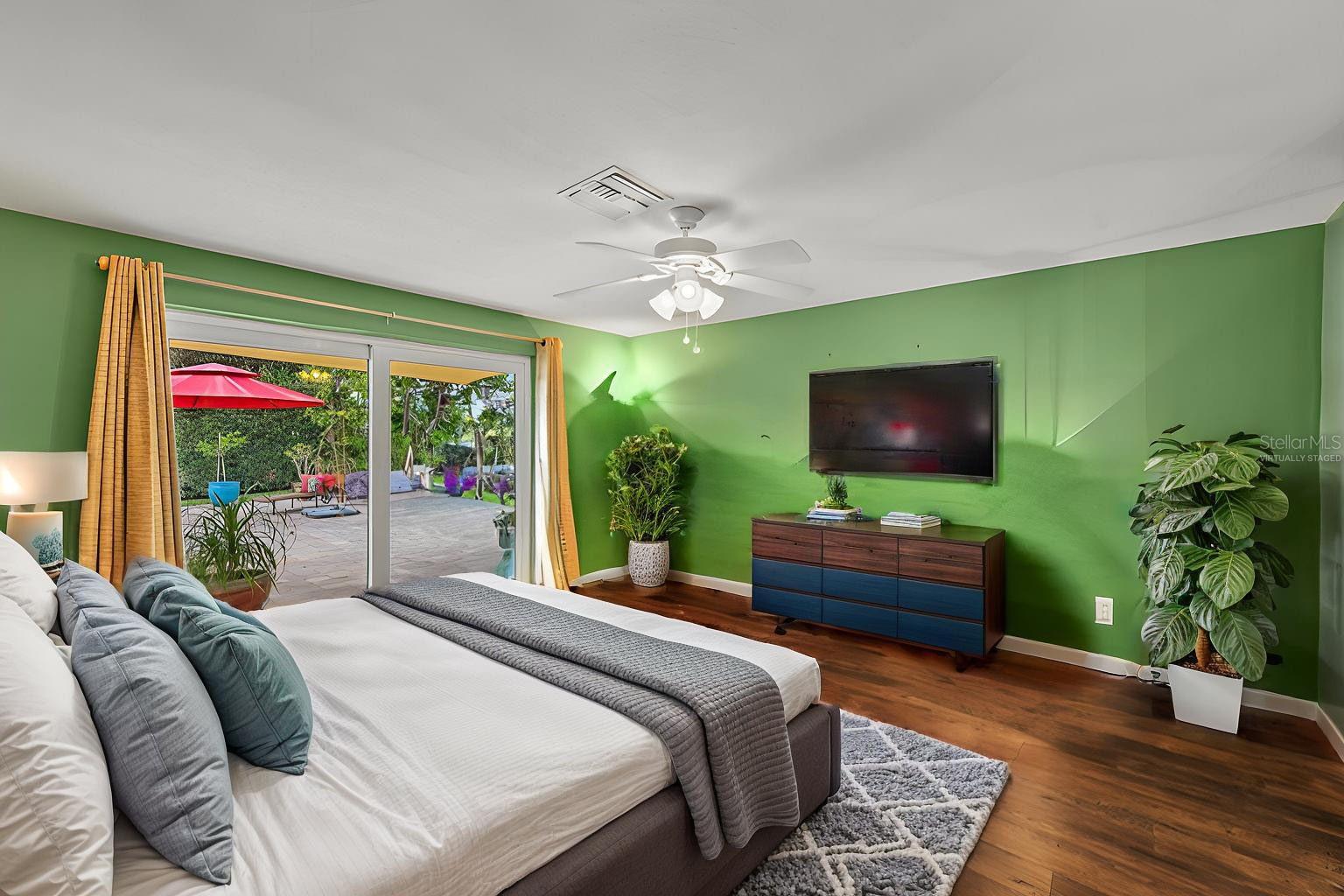 Image 23 of 82 For 2214 Davies Avenue