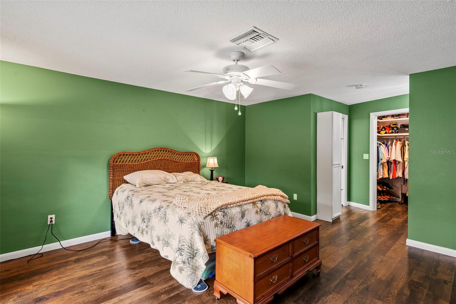 Image 24 of 82 For 2214 Davies Avenue